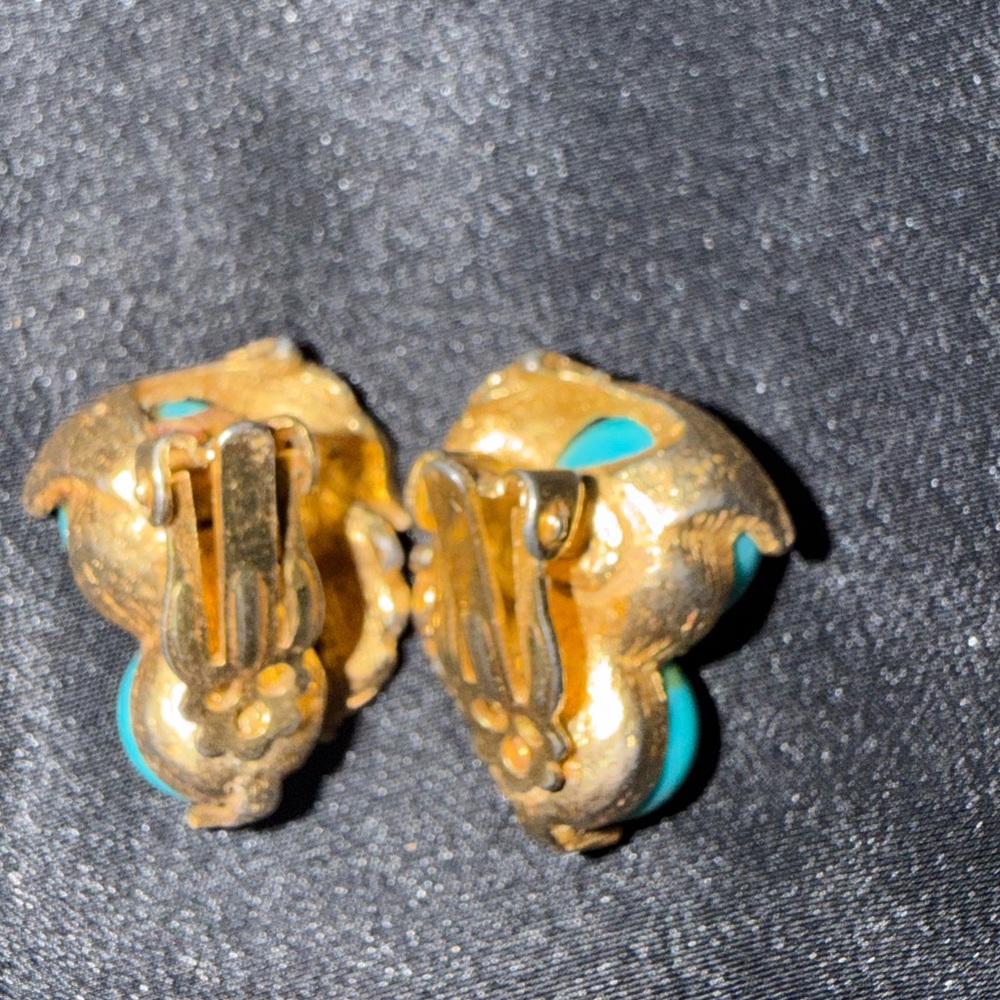 Turquoise and gold clip on earrings - Picture 2 of 2